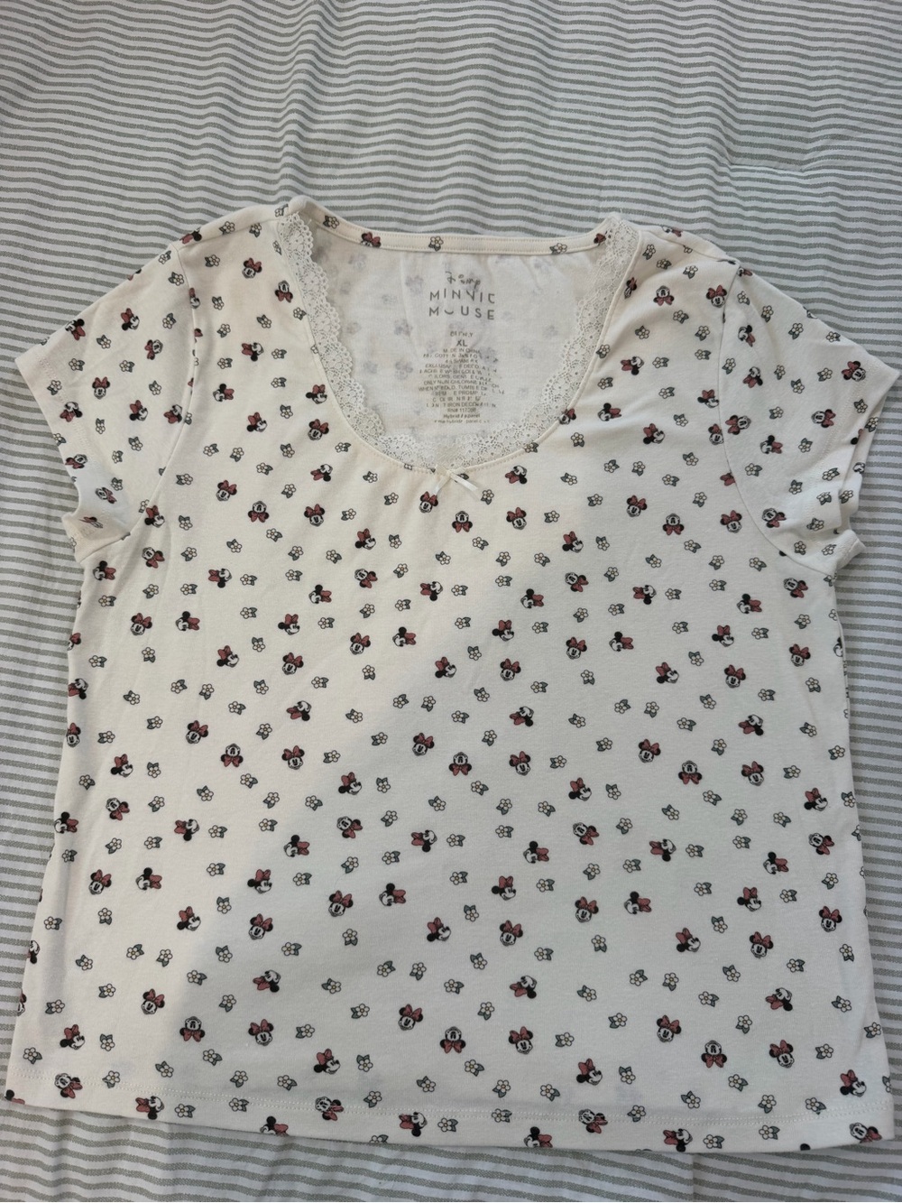 Disney Cream Minnie Mouse Floral-Print Lace Scoop Tee